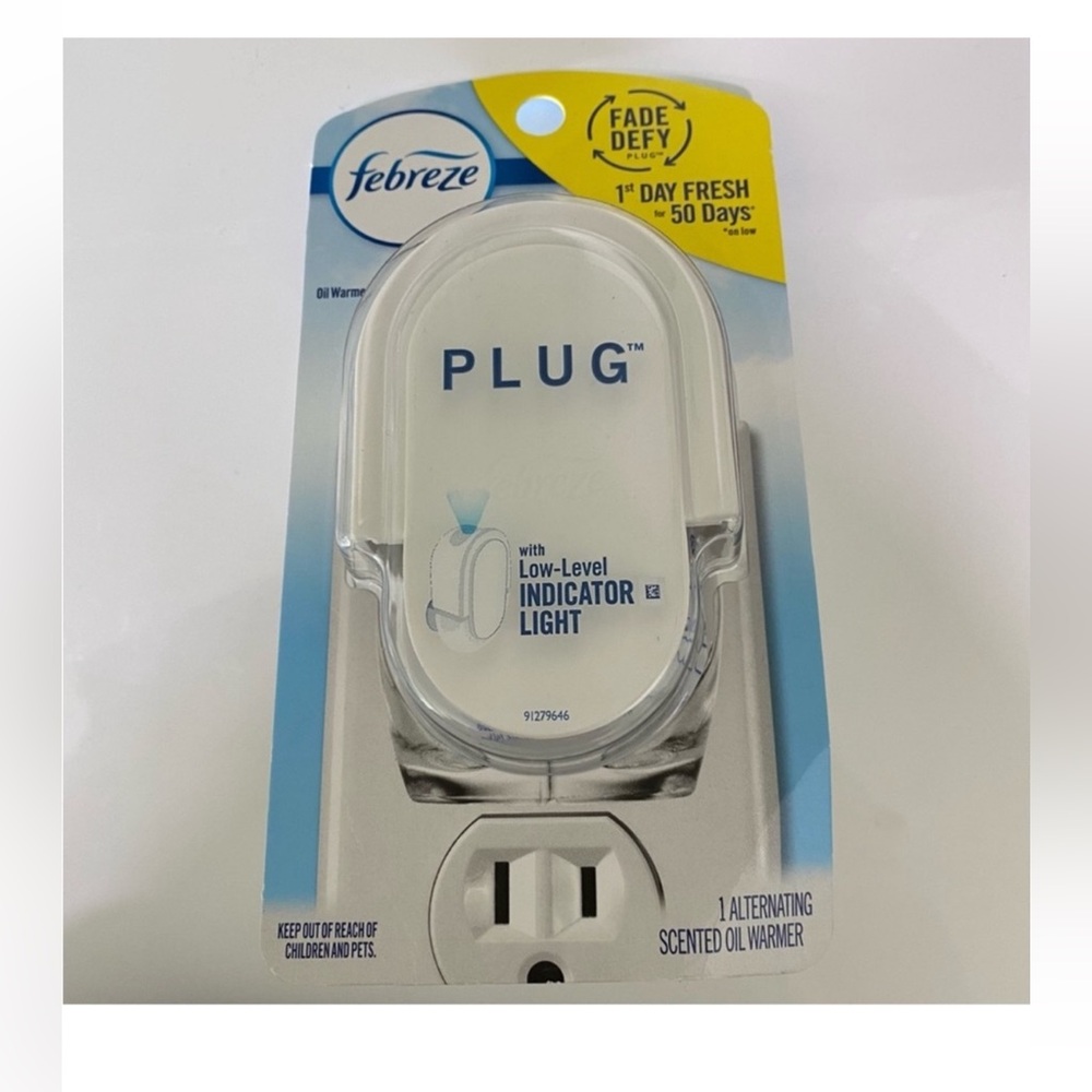 New Febreze Plug Fade Defy 1 Alternating Scented Oil Warmer Low Indicator Light